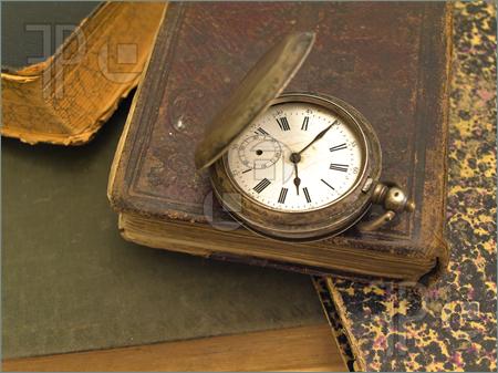 old-books-clock-947372