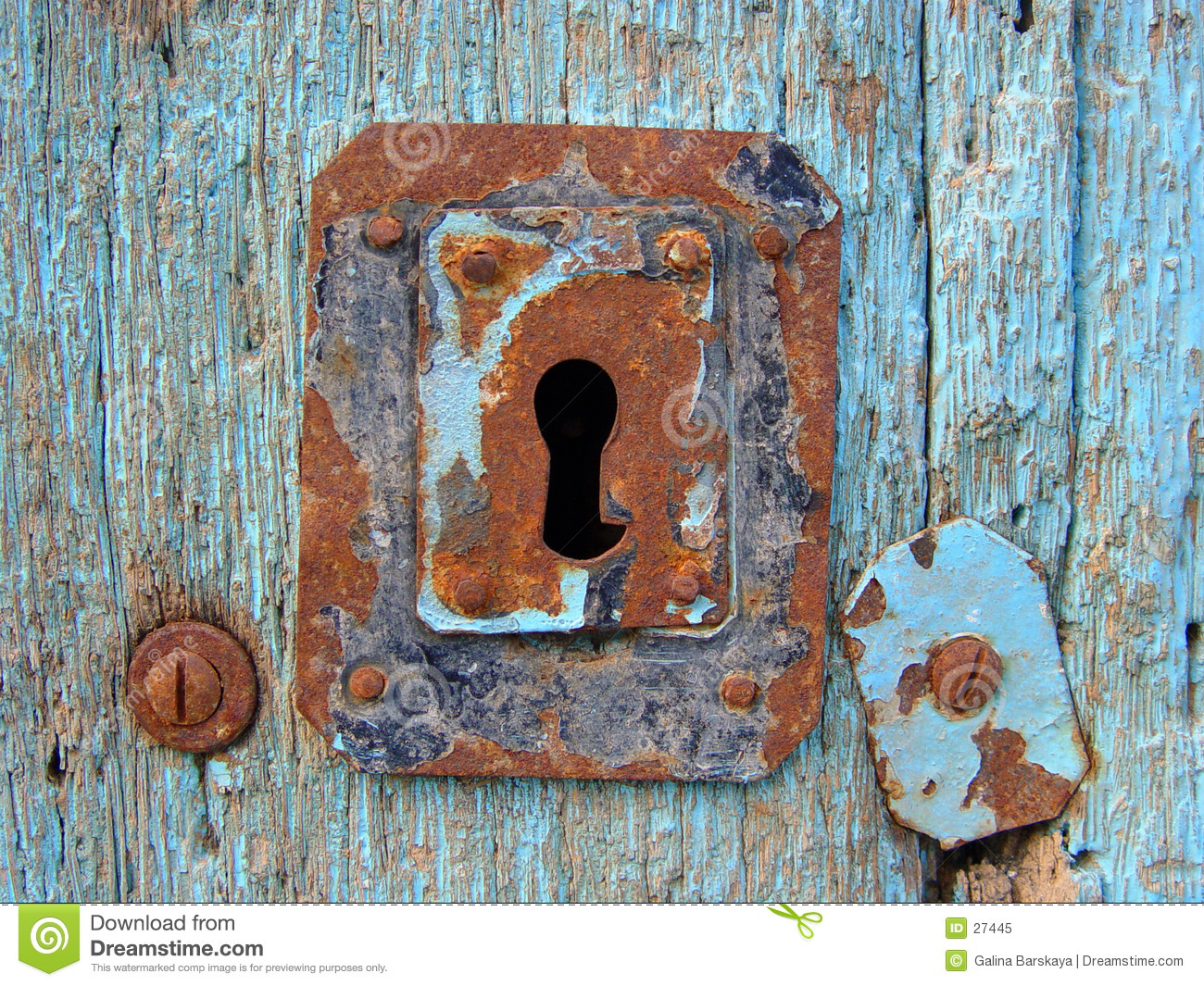blue-door-keyhole-27445