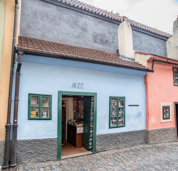 franz-kafka-house-golden-lane-prague